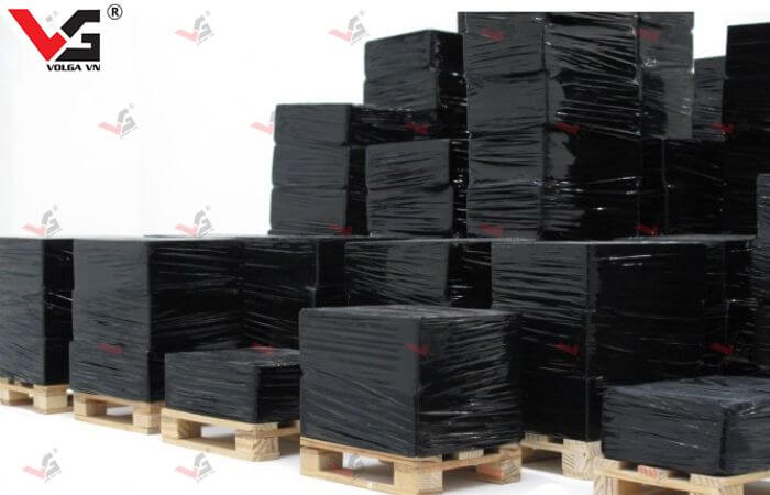 Màng bọc PE đen bảo vệ sản phẩm - Volgaplastic màng co quấn hàng màu đen, màng chít đen, màng pe đen giá rẻ, màng pe màu đen, màng pe đen, màng nhựa pe đen,